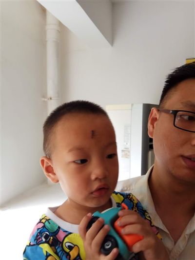 成都一小区半月停水5次 等水来像等中大奖