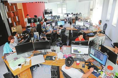 十万个冷笑话成都制作团队:逼出三头六臂