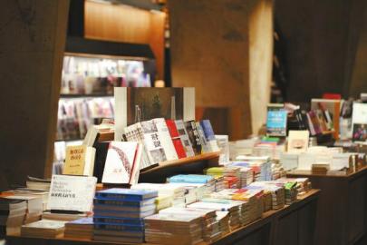 游走于书海的采书人