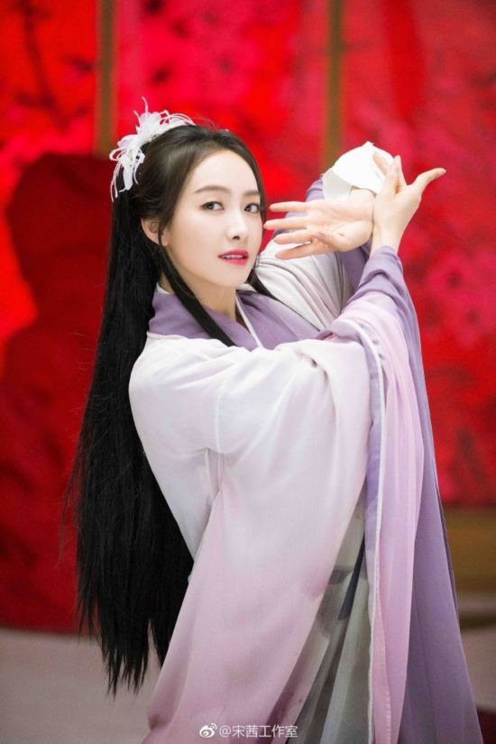 宋茜古装造型美出新高度 一袭紫衣宛如仙女下凡