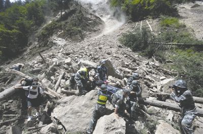 九寨沟上寺寨:广元民兵穿越飞石路 勇救两名重