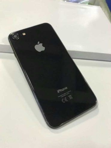 iPhone新机模型机曝光 玻璃背面抢眼 