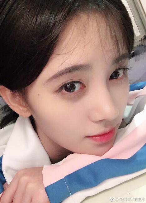 四美女五官侧颜杀!鞠婧晒自拍美女精致颜值美团千年找图片