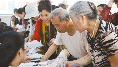 老人上学激情需要释放空间 老年大学等教育设