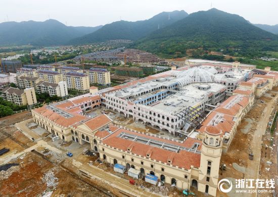 杭州富阳首创奥特莱斯项目主体完工,年底前开