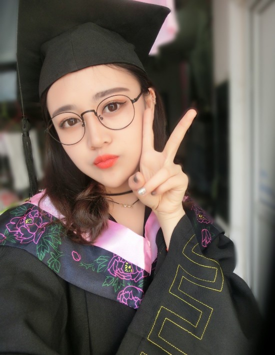 工商学院校花晒照惊艳网友 梦想成为中学教师