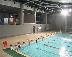 男生扮女装进泳池 警方已对其作出行政拘留5日