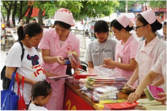 都安妇幼保健院开展母乳喂养周活动