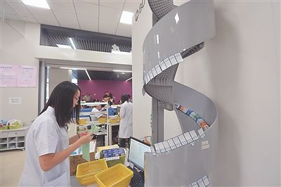 南京儿童医院河西分院抓药用上机器人