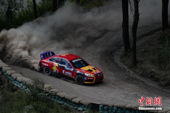 贵州晴隆二十四道拐中国汽车拉力赛开赛