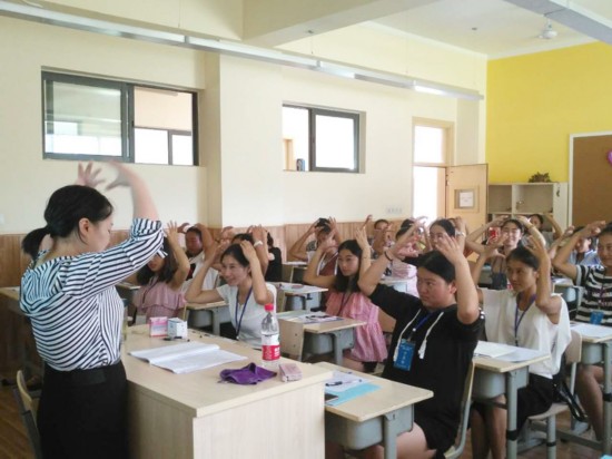四川凉山州一村一幼教师培训班开班 百余幼教