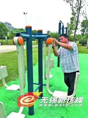 随着城市建设的发展和文明素质的提高,各居民小区的户外公共设施也