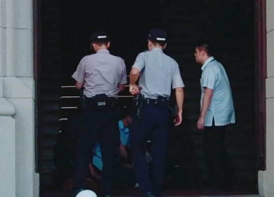 蔡英文办公室宪兵遭人持刀砍伤 涉事男子被逮