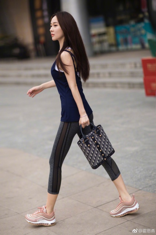 杜江带嗯哼录《爸爸去哪儿》辣妈霍思燕运动装