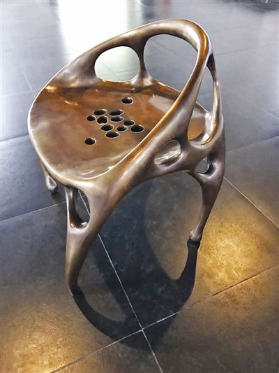 成都艺术家许燎源设计青铜椅 打破设计与雕塑