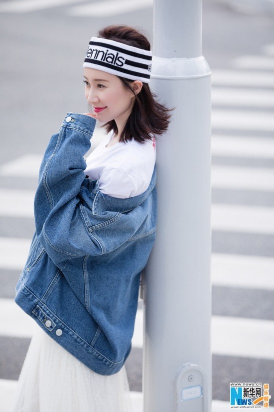 舒畅街拍发带运动风 简约时尚尽显青春活力