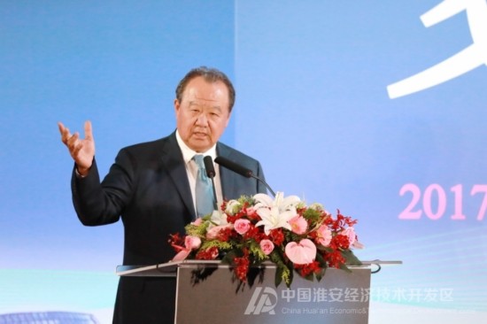洪业集团董事长_董事长办公室图片
