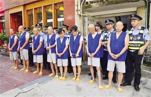 南宁警方连续捣毁三个赌博窝点 71名涉赌人员落网--人民网广西频道--人民网