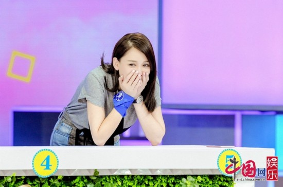 《快乐大本营》周冬雨砸锅砸上瘾 陈乔恩鬼马