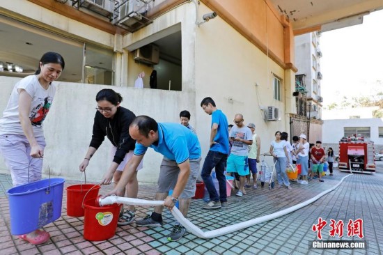 广东20辆临时供水车陆续到澳门各区为市民供