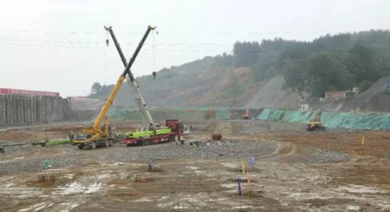 周建琨到金海湖新区开展服务企业、服务群众