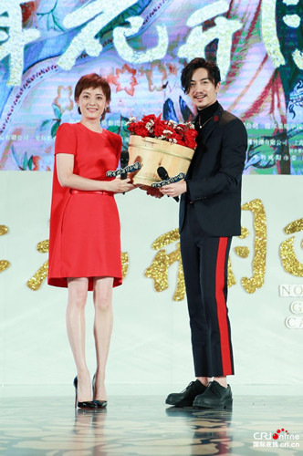 《那年花开月正圆》发布会 陈晓孙俪互送七夕