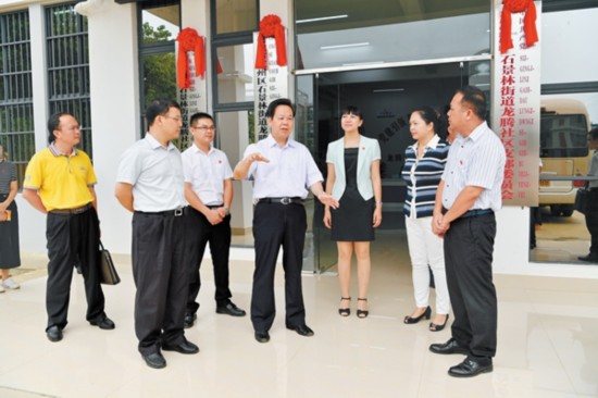 刘有明在江州区调研村(社区"两委"换届工作