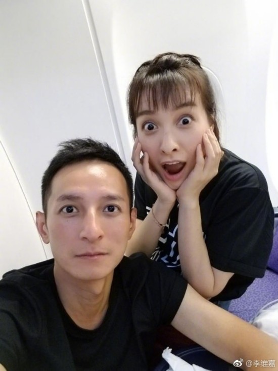 李维嘉吴昕自拍表情搞怪 两人五官越来越像似亲兄妹