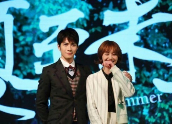 男星们都说自己身高180 可遇到郑爽的平底鞋只