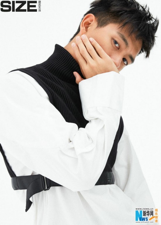 李现登杂志封面 高衣品潮范儿十足