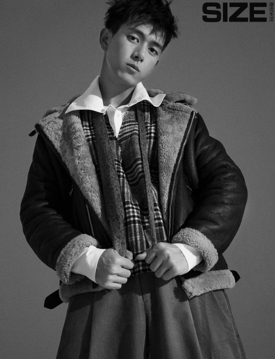 小河神李现登杂志封面 高衣品展眼神杀