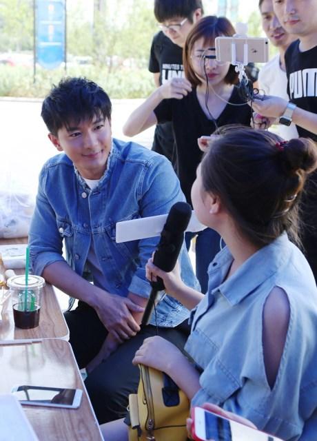 刘潮《学警旋风》领衔警校风云 粉丝探班人气