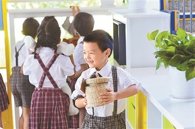 深圳中小学生迎来新学年 增加公办学位32600个