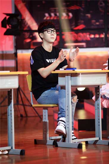 《国片大首映》学霸胡夏重返校园大战粉丝