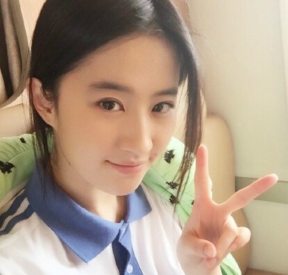 吴磊刘亦菲杨幂文根英 开学季盘点明星学生制