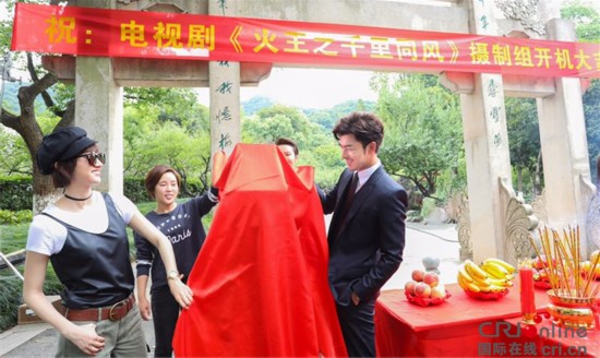 之千里同风》杭州开机陈柏霖演绎别样霸道总裁