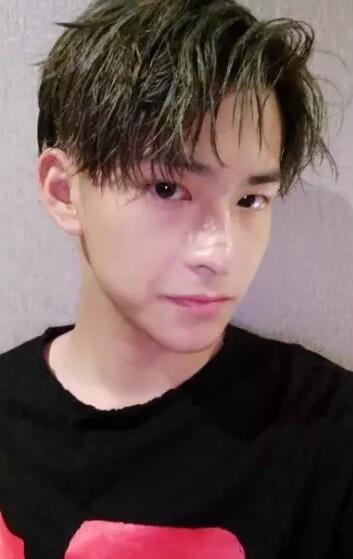 王俊凯室友曝光个个高颜值 粉丝:帅哥都凑一起