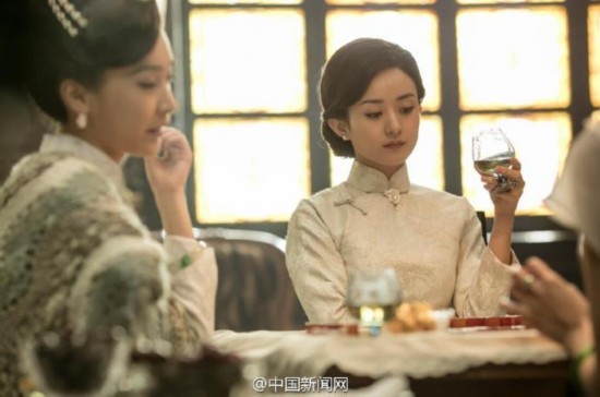 赵丽颖旗袍民国造型曝光 穿着朴素却是那么的美