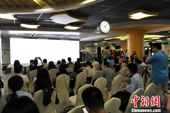 成都首条机场专线地铁设计体现人性化 设有腰