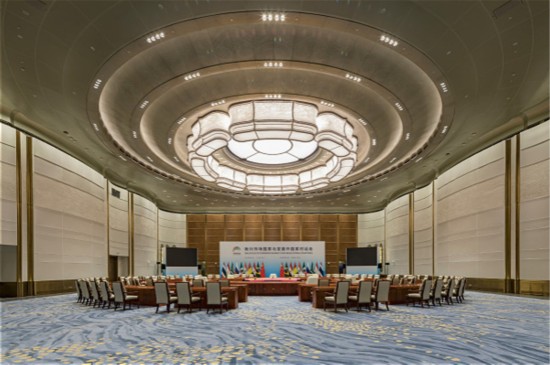 揭秘金砖国家峰会会议中心    以"融"为设计主旨的5 9国主会议厅,视觉