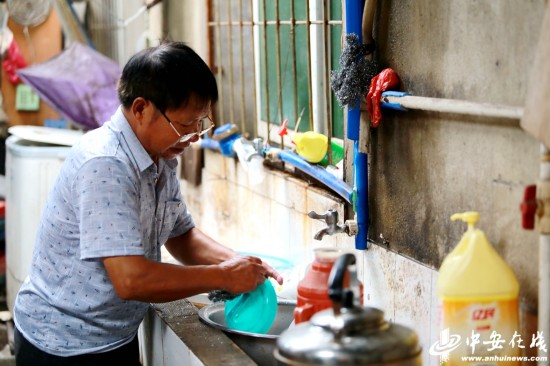 中国好人胡江林:照顾病妻赡养岳母撑起一个家