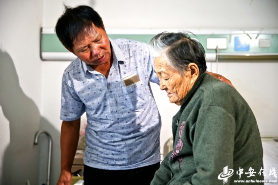 中国好人胡江林:照顾病妻赡养岳母撑起一个家