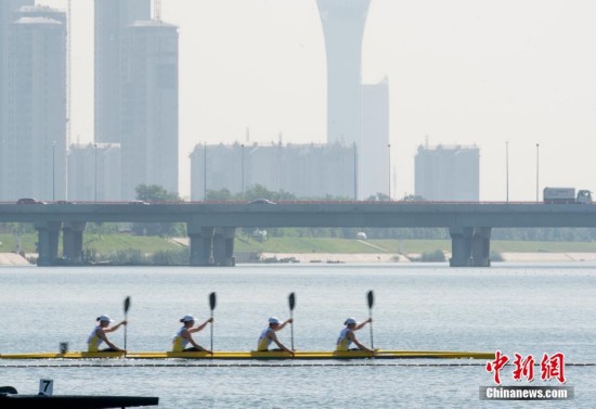 天津全运会皮划艇静水比赛 水上冲刺