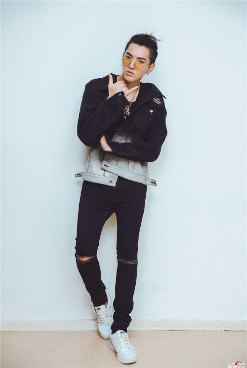 吴亦凡的菠萝头图片示例 菠萝头发型长什么样