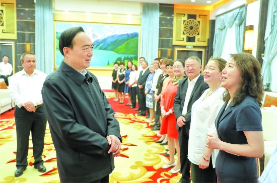 陈全国会见新疆维吾尔自治区教育系统先进集体