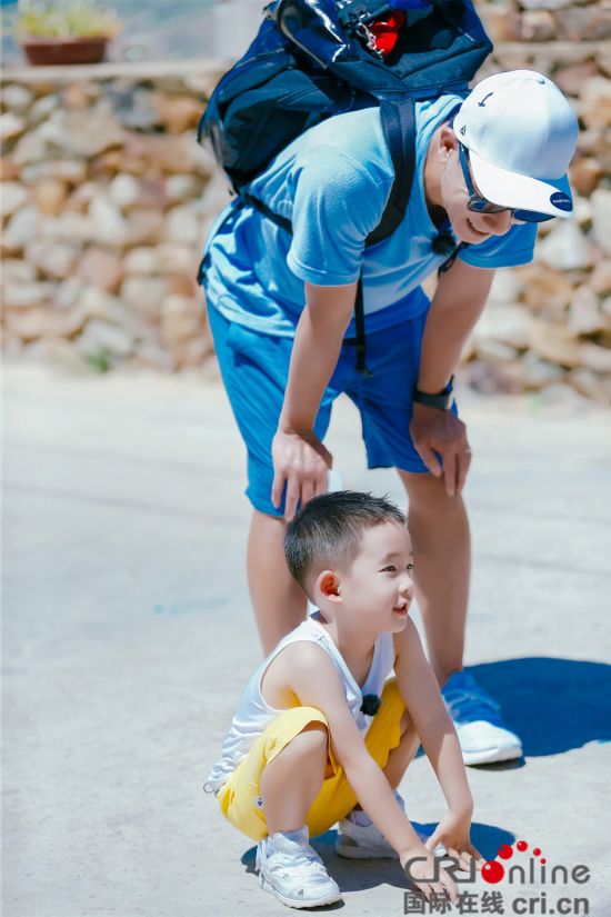 陈小春《爸爸5》甩锅解锁划船新技能 小小春超