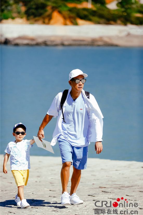 陈小春《爸爸5》甩锅解锁划船新技能 小小春超