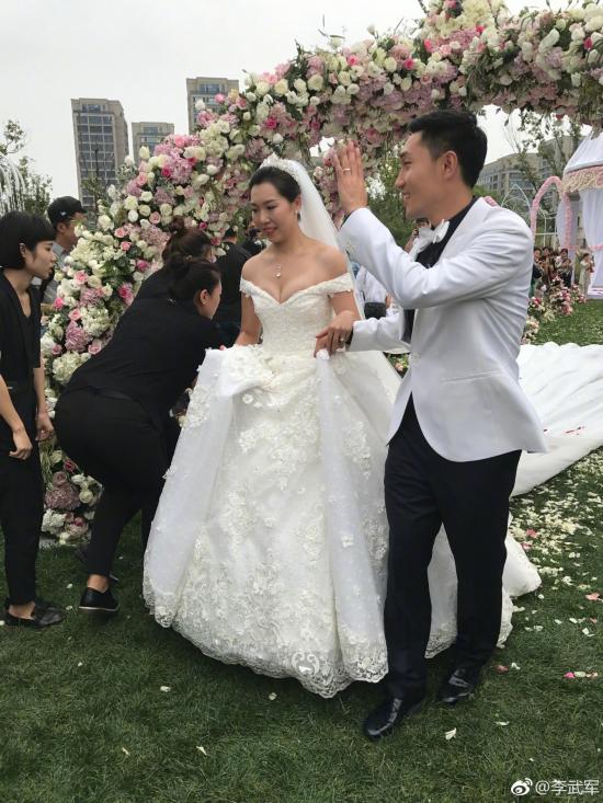 李晓霞翟一鸣大婚 方博陈梦领衔伴郎伴娘团 马龙许昕刘诗雯丁宁等国乒