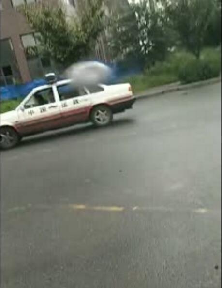 西安运政人员上班时间练车 用的还是执法车辆