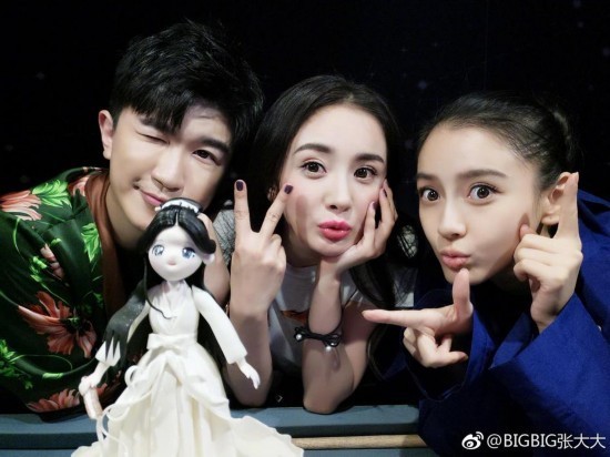 杨幂生日收祝福 张大大晒与杨幂Baby日常合影